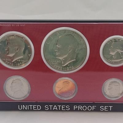 Set of Five 1976 U. S. Mint Proof Coin Sets (#218)