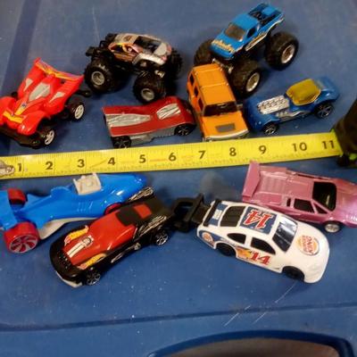 LOT 127 TEN VINTAGE TOY CARS