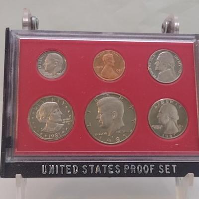 Set of Five 1981 U. S. Mint Proof Coin Sets (#220)
