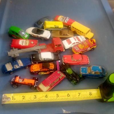 LOT 129 18 OLD DIE CAST CARS