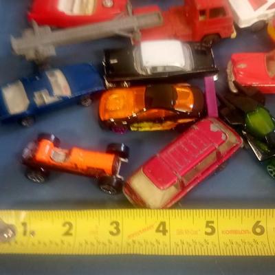 LOT 129 18 OLD DIE CAST CARS