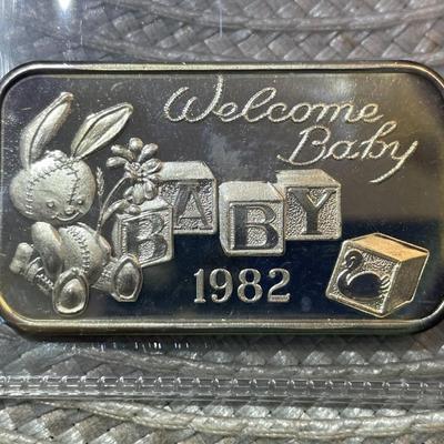 VINTAGE 1982 WELCOME BABY .999 FINE SILVER 1-OUNCE ART BAR IN VG CONDITION (BAR #9).