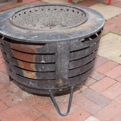 METAL FIRE PIT ON STAND