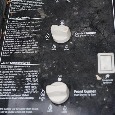 WEBER GAS GRILL COMES WITH TANK, LARGE GRILLING AREA AND SHELF BELOW