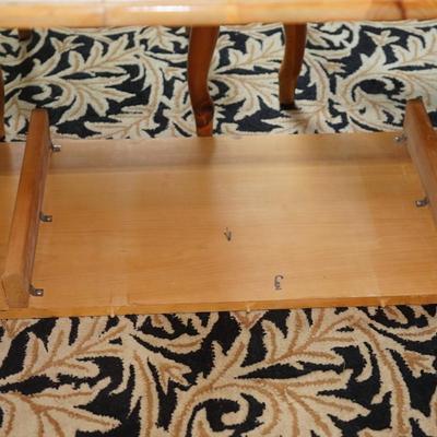 FRENCH COUNTRY STYLE PINE DINING TABLE WITH FOUR CHAIRS AND TWO LEAVES