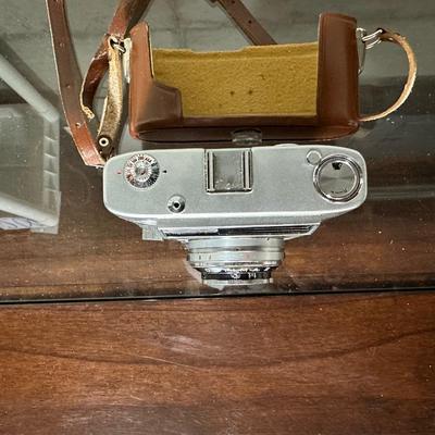 MAGAZINE CINE-KODAK EIGHT MOVIE CAMERA & AN OPTIMA II CAMERA