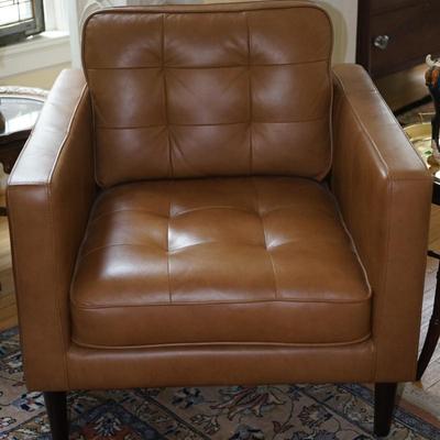 CONTEMPORARY STYLE BROWN LEATHER TUFT BACK AND SEAT SIDE CHAIR WITH WOODEN LEGS