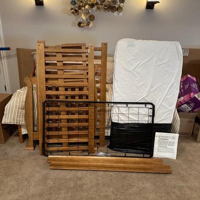 CONVERTIBLE BABY CRIB TO TODDLER BED
