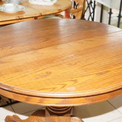 ANTIQUE 42" OAK ROUND TOP TABLE WITH CLAW/BALL FOOT