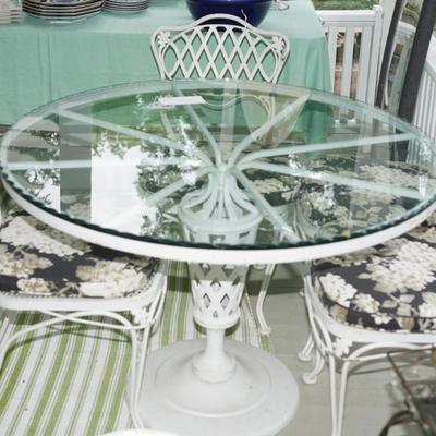 EXCELLENT WHITE METAL W/ ROUND "SCALLOP BEVELLED" GLASS TOP AND SIX CHAIRS(TWO NOT SHOWN IN THIS PHOTO)