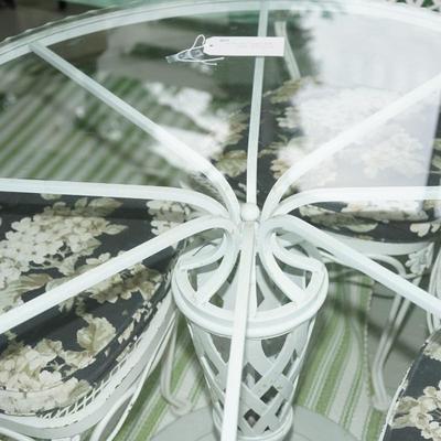 EXCELLENT WHITE METAL W/ ROUND "SCALLOP BEVELLED" GLASS TOP AND SIX CHAIRS(TWO NOT SHOWN IN THIS PHOTO)