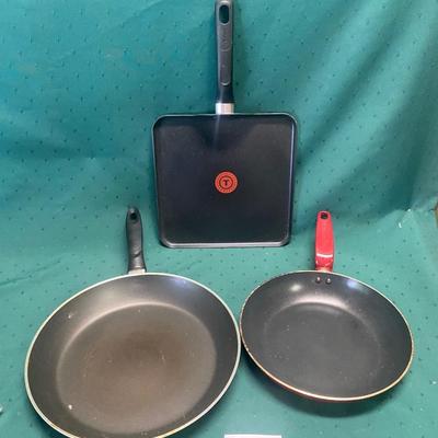 Skillet Lot