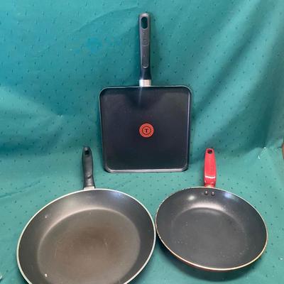 Skillet Lot
