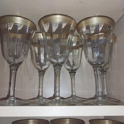 VINTAGE GOLD RIM DRINKING GLASSES