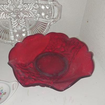 GLASS DIVIDER-RED DISH-SALT & PEPPER-MORE