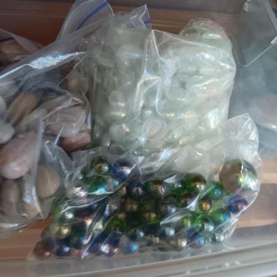 DECORATIVE STONES, MARBLES AND SEA SHELLS