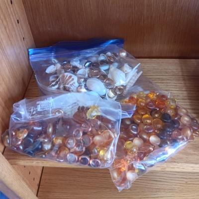 DECORATIVE STONES, MARBLES AND SEA SHELLS