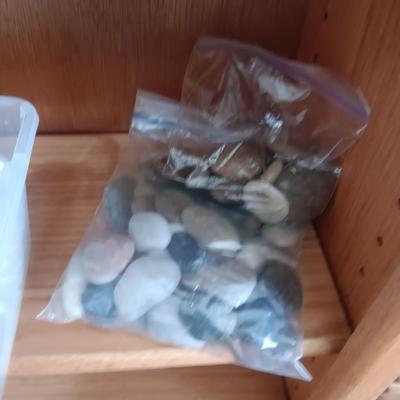 DECORATIVE STONES, MARBLES AND SEA SHELLS
