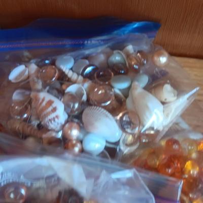 DECORATIVE STONES, MARBLES AND SEA SHELLS