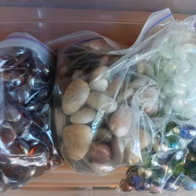 DECORATIVE STONES, MARBLES AND SEA SHELLS