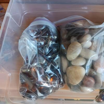 DECORATIVE STONES, MARBLES AND SEA SHELLS