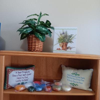 RECIPE BOOK, VARIOUS CANDLES, THROW PILLOWS AND FAUX PLANT