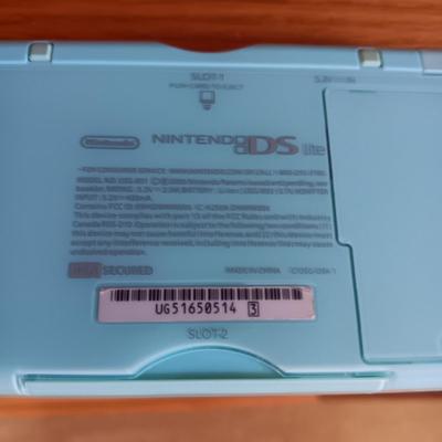 NINTENDO DS LITE PORTABLE GAMING SYSTEM WITH MANY GAMES AND CARRY CASE