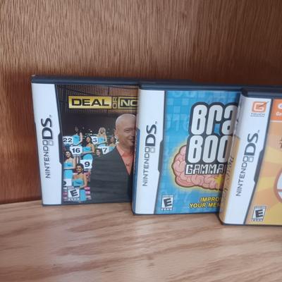 NINTENDO DS LITE PORTABLE GAMING SYSTEM WITH MANY GAMES AND CARRY CASE