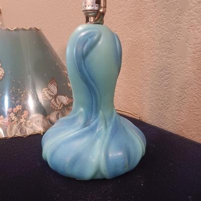 AMAZING VAN BRIGGLE TABLE LAMP WITH UNIQUE BUTTERFLY SHADE
