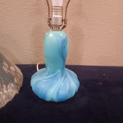 AMAZING VAN BRIGGLE TABLE LAMP WITH UNIQUE BUTTERFLY SHADE