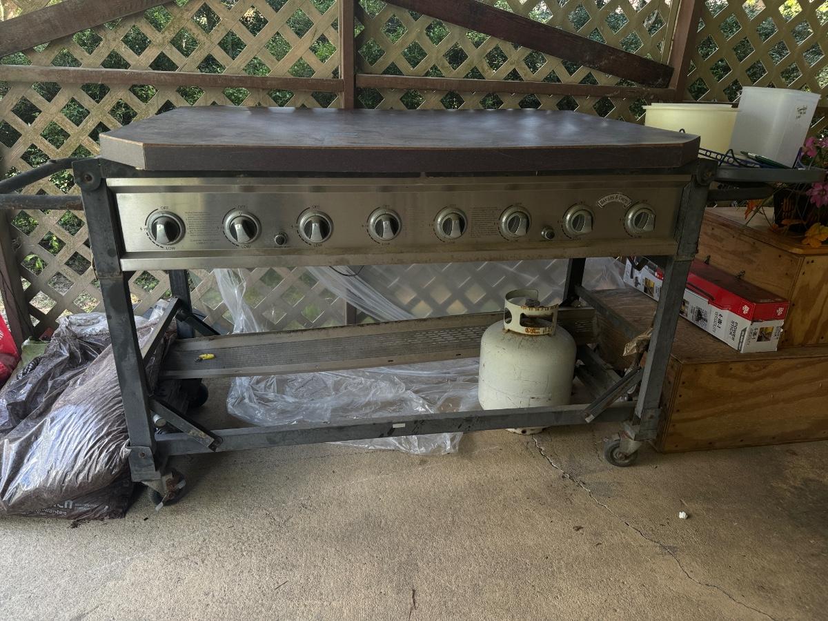 Bakers Chef 8 burner gas grill EstateSales