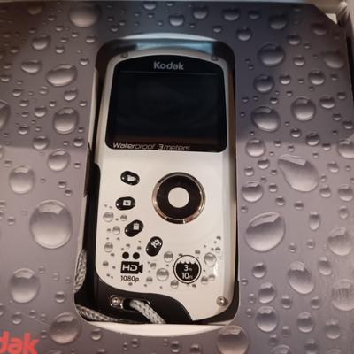 KODAK PLAYSPORT WATER RESISTANT DIGITAL CAMERA PLUS BLUETOOTH SELFIE MONOPOD