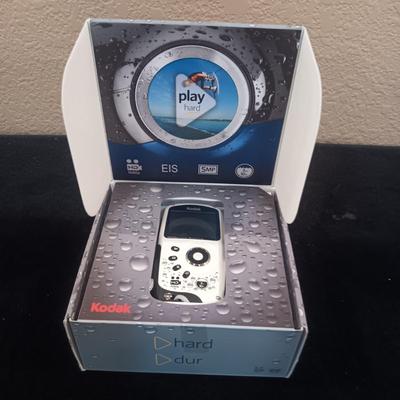 KODAK PLAYSPORT WATER RESISTANT DIGITAL CAMERA PLUS BLUETOOTH SELFIE MONOPOD