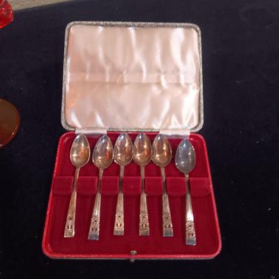 ORANGE FENTON RUFFLED COMPOTE, SILVER PLATED CONDIMENT DISH AND TEA SPOONS