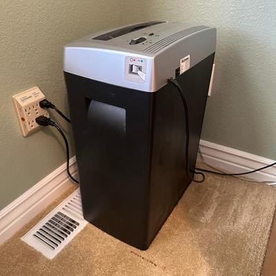 FELLOWES DESKSIDE DM12Ct 12 SHEET CROSS-CUT SHREDDER