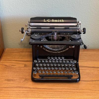 L.C. SMITH & CORONA ANTIQUE MANUAL TYPEWRITER