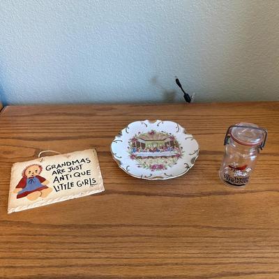 PLAIN JANE SLATE WALL HANGING, LAST SUPPER PLATE AND VINTAGE JAR