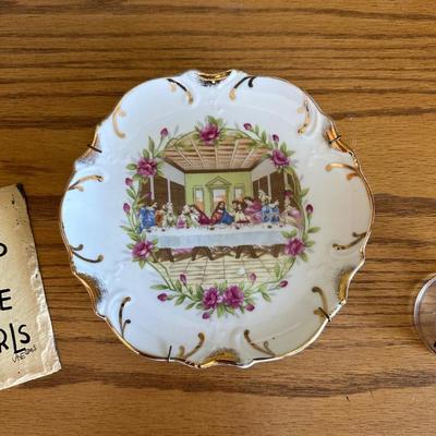 PLAIN JANE SLATE WALL HANGING, LAST SUPPER PLATE AND VINTAGE JAR