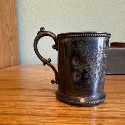 ANTIQUE COLLECTIBLES
