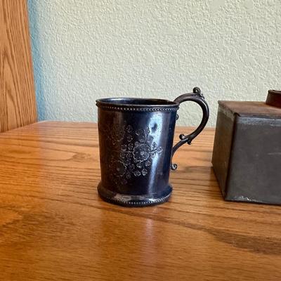 ANTIQUE COLLECTIBLES
