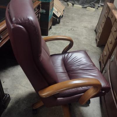 Wood Frame Faux Leather Executive's Office Chair