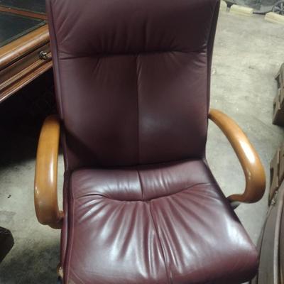 Wood Frame Faux Leather Executive's Office Chair
