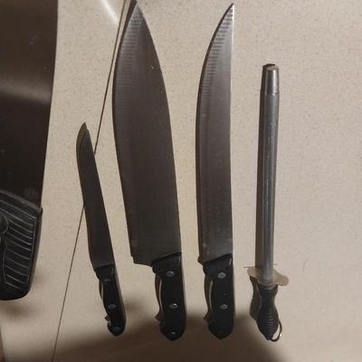 KNIVES IN WOOD BLOCk WOODEN SALT & PEPPER-MEASURING SPOONS