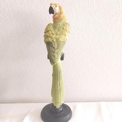 CARVED WOODEN PLATE AND WOODEN PARROT