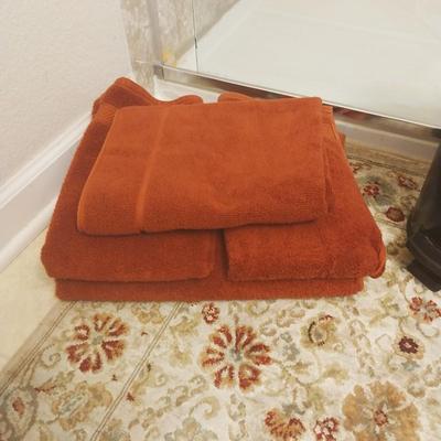 RUG RUNNER-TOWEL SET AND TRASH BIN