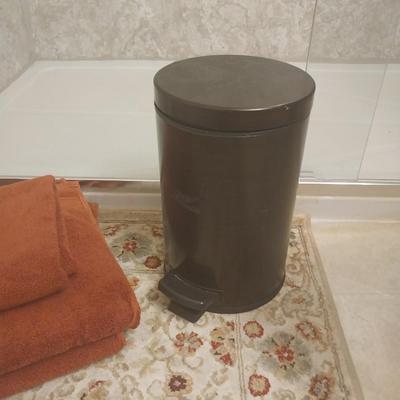 RUG RUNNER-TOWEL SET AND TRASH BIN