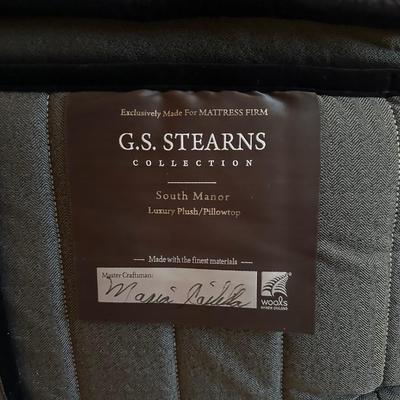 LIKE NEW STEARNS & FOSTER QUEEN BED WITH 3 PC SOLID OAK HEADBOARD
