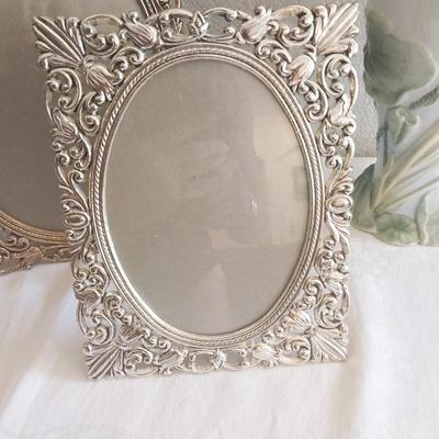 GOLD & SILVER TONE FRAMES AND PRETTY VASE