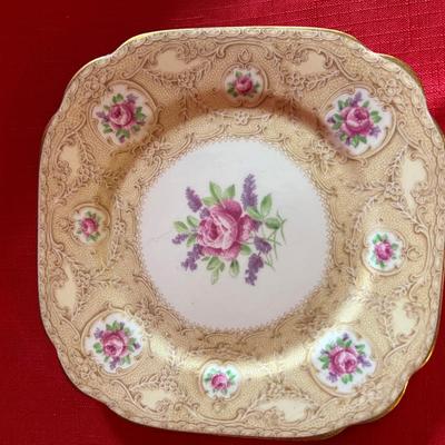Beautiful flower, China and gold silverware