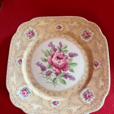 Beautiful flower, China and gold silverware